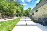 PRIDE ROCK Luxury Retreat