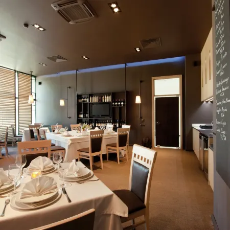 Vitosha Park Hotel - Free Indoor Pool & Parking
