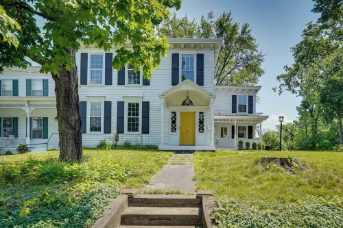 Coxsackie Home w/ River Views: Walk to the Wire!