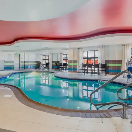 Holiday Inn Express & Suites EUREKA by IHG