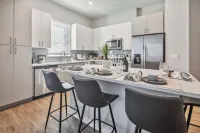 Landing Apartments Near Sun City Center and Riverview Hotels in Wimauma