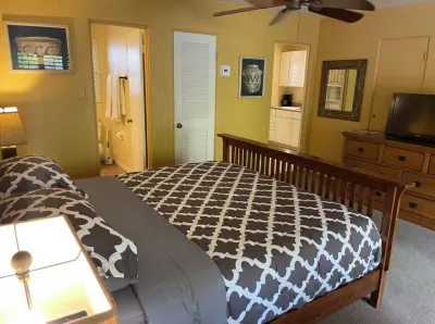 Room 5️⃣ studio in a boutique hotel with kitchen by the pool in downtown PS