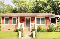 Greenbrier Getaway 1: Hike, Bike, Ski! Fenced Yard, Firepit, Wi-Fi, 1 Dog OK Hotels in Marlinton