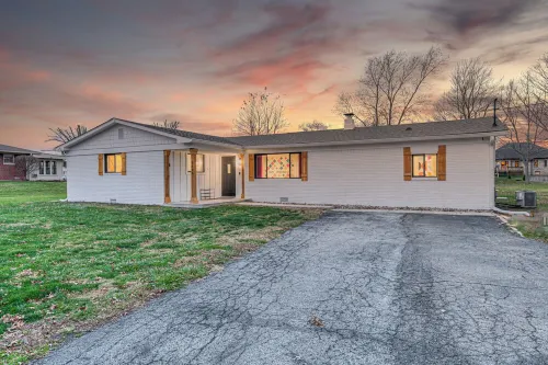 NEW Retreat 4-bedroom Indianapolis Dreamhouse with Hot tub & Pets ok