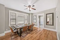 Bungalow style house, 10 min to downtown Cincy and 5 min to hiking trails! Hotels in Ludlow