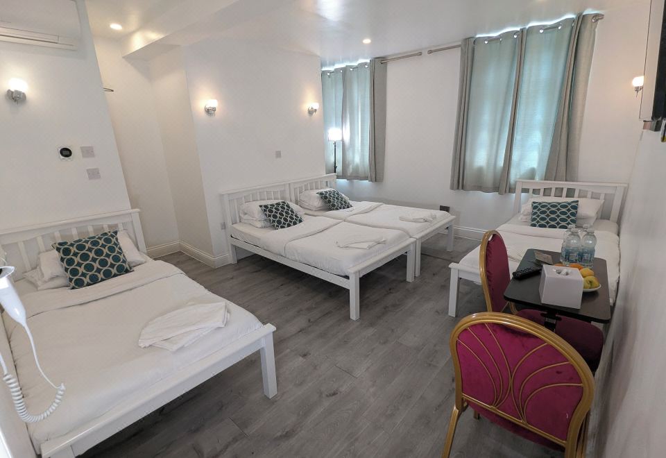 4. 더 브리지 호텔..