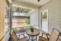 1 Mi to Riverfront: Darien Family Home - 3 tähden