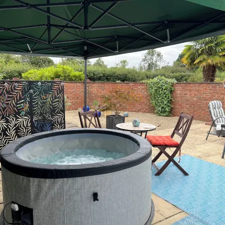 The Lodge, South Cotswolds, comfortable contemporary rural home, views, parking