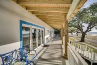 Front Row Beachfront Long Beach Getaway - 4-Star