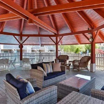 Oceanfront 3Br Condo. Visit Hyannis for Your Cape Holiday! 1600 sq ft Home!
