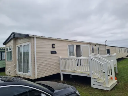 SP75 - 8 Berth Caravan with Veranda - No pets allowed
