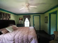 Old Fashioned 1930s Country Cottage Retreat in Plantersville - Near TX Ren Fest Hotels in Grimes County