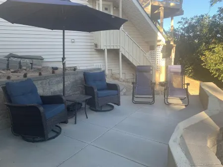 New 1-Bdrm Apartment Suite - Pet-Friendly Cozy Mountain Escape Near Trail & Lake Отели в г. Лейк Арроухед