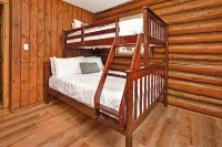 Walk to Beach - Close to Town - Pet Friendly Cabin