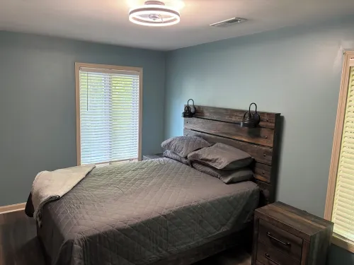3-bedroom house in charming Jamestown with easy access to boat ramp!