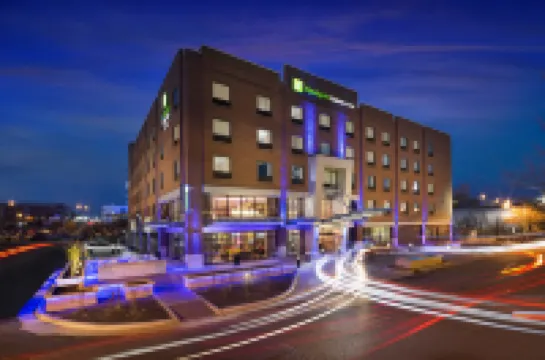 Holiday Inn Express & Suites OKLAHOMA CITY DWTN - BRICKTOWN by IHG Hotels in 