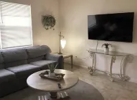 Serene in-town 3 bedroom house with AC, WiFi in quaint Lake City FL