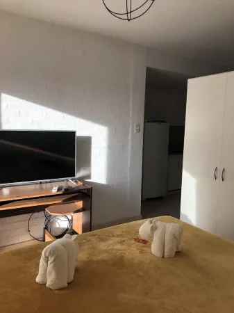 Cozy 1-bedroom apartment with AC, WiFi in charming San Juan Отели рядом с достопримечательностью «Camping, Swimming Pool North Park»