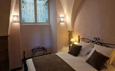Charm & comfort: L'Abbaye 1688 Hotel a Clermont-Ferrand City Center