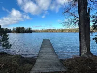 Spacious 3-Bedroom Cabin on Beautiful Blueberry Lake Hotels in New Post