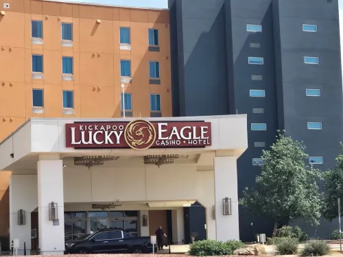 Charming 2-bedroom condo in fabulous Eagle Pass with AC, WiFi.
