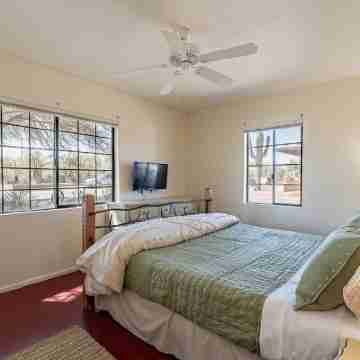 Hawthorne Manor - 3BD in Central Tucson with Patio Rooms