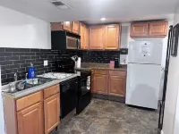 Convenient Walkout Basement Apartment, private entrance in Aurora with WiFi