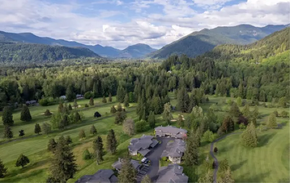 Cozy Condo in Mount Hood Village! A short drive to hiking & Mt.Hood ski resorts!