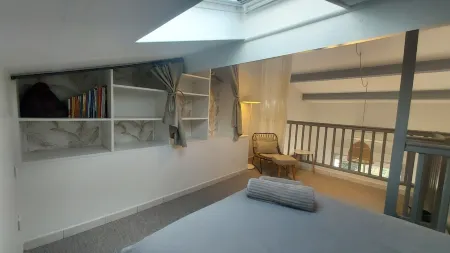 T2 APARTMENT WITH TERRACE SEA VIEW, CLOSED GARAGE, CLOSE TO THE CALANQUES