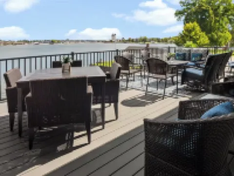 Waterfront oasis steps from downtown Sturgeon Bay!