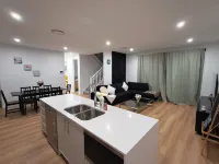Brand new 4 Bedroom retreat close to nature reserve Hotels in Belconnen