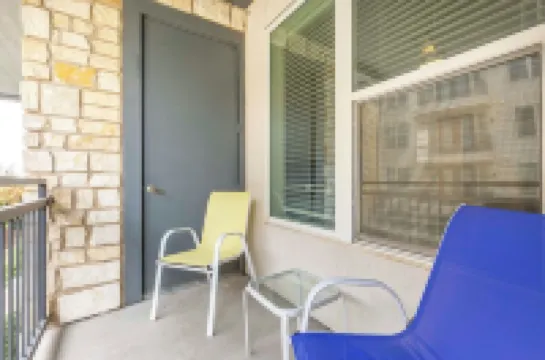 Modern 1-Bed, 1 Bath Apartment w/ King Bed, WiFi, 24-Hour Gym & Reserved Parking