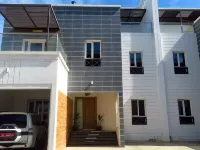 Spacious 5-bedroom villa Near the Beach,Close to airport with WiFi, AC in Muscat Отели в г. 