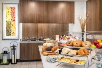 Hilton Garden Inn Atlanta/Peachtree City - breakfast