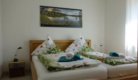 Sehr Hell und Freundlich Gestaltete Ferienwohnung für 2 bis 4 Personen mit Wlan