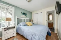 Gorgeous Waterfront Condo with Lake Access & Views