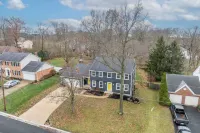 Large 5-bedroom house with WiFi and AC in welcoming neighborhood. Sleeps 12!