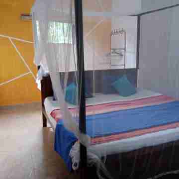 Cozy 1-bedroom villa in charming Unawatuna with AC, WiFi Rooms