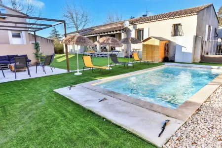 LAUNCH PROMO!  Detached house 12km from Avignon in a small village