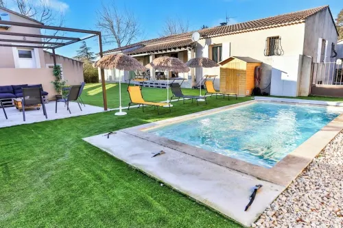 LAUNCH PROMO!  Detached house 12km from Avignon in a small village