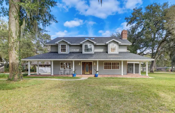 私人泳池和湖景：牛津家庭住宅