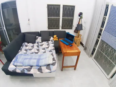 Mj Couch 1or2 person in my living room. Отели рядом с достопримечательностью «dorm Maejo University»