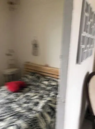 Quiet studio overlooking the garden. Pets at no extra charge Отели в г. Сен-Жермен-де-Фоссе