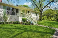 Outdoor Grill & Games Near Downtown Shops & Dining - Wifi