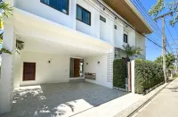 8 Bedroom Luxury Pool Villa near Golf Courses