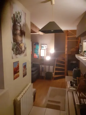 Cosy apartment in a listed medieval site.