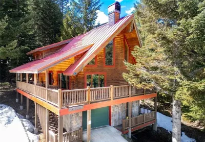 Summit Log Cabin With Hot Tub & Sauna Hotels near Kachess Lake