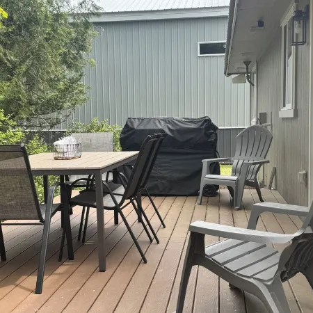 Cozy 2BR/2BA Coolin Getaway Steps Away From Priest Lake, Shops, Food, and Trails