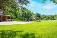 Cozy, secluded, peaceful, pond, fishing , swimming, cabin life, large yard area Hotels in Giard
