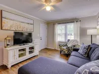 Charming 2-Bd 1-Ba home in Easley near GVL & Clemson w/ WiFi, Self check-in & AC Hotels in Easley